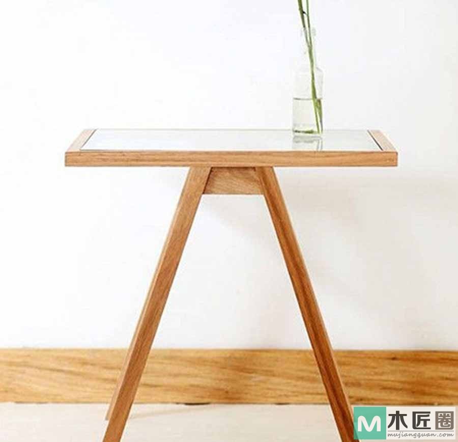 利用家中一些小角落的创意边桌，兼具装饰与实用的价值