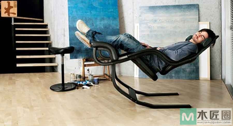 椅子不光是要满足坐立舒适感，还要配搭上创意的家具设计