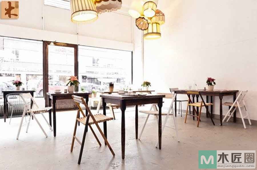 椅子不光是要满足坐立舒适感，还要配搭上创意的家具设计