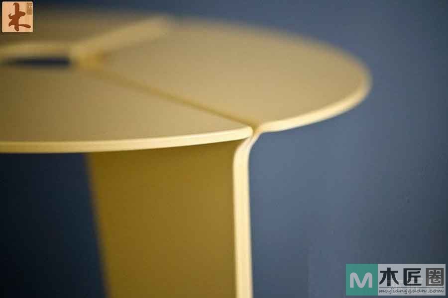 椅子不光是要满足坐立舒适感，还要配搭上创意的家具设计