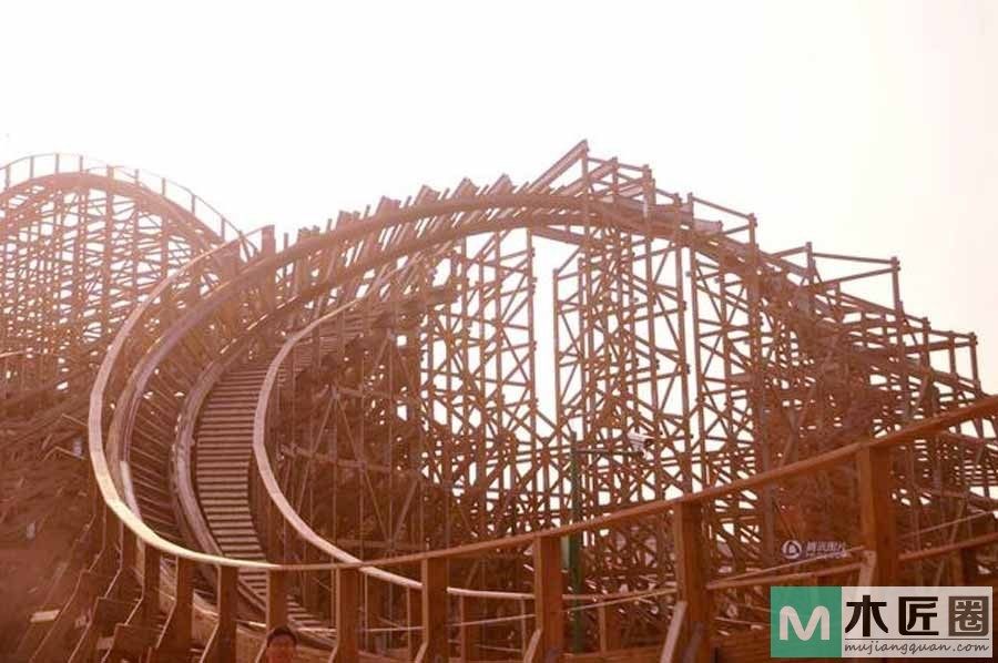 安徽芜湖造华东最大木质过山车 全程1060米