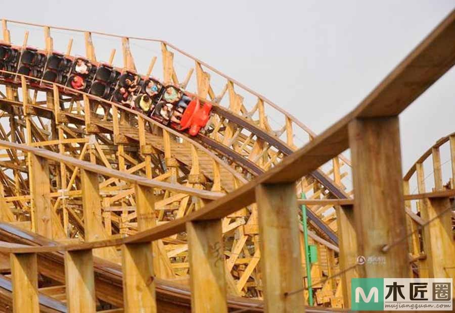 安徽芜湖造华东最大木质过山车 全程1060米