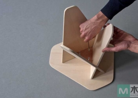 小凳子结构设计十分巧妙，如同积木般组装的小凳子