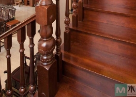 请问木质楼梯踏步板什么木材好？