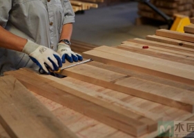 在装修和家具制作过程中，怎样提高木材的利用率？
